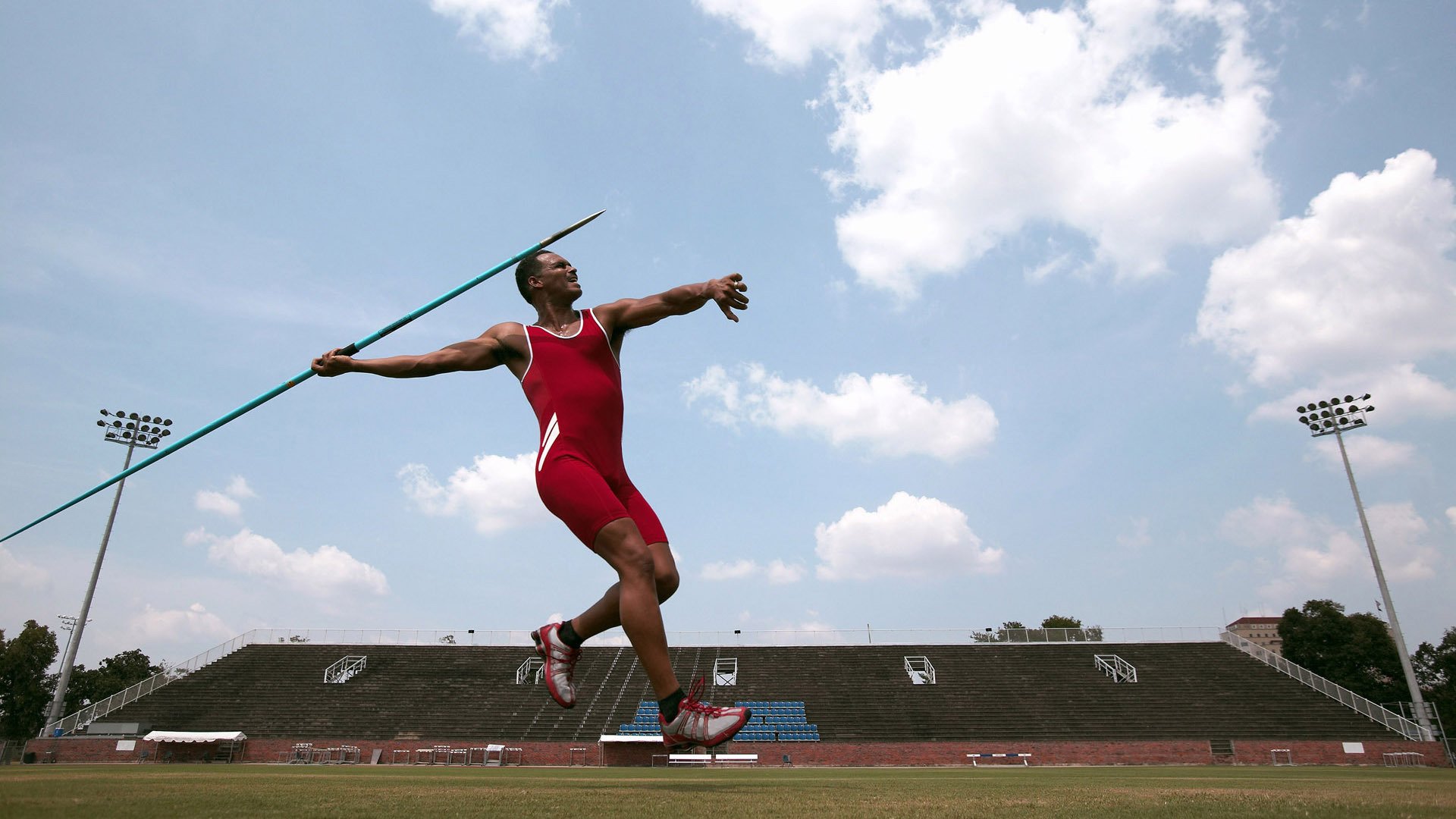 新时期青少年足球“创客”项目在多地试点推广，激发创新潜能，青少年足球宣传片